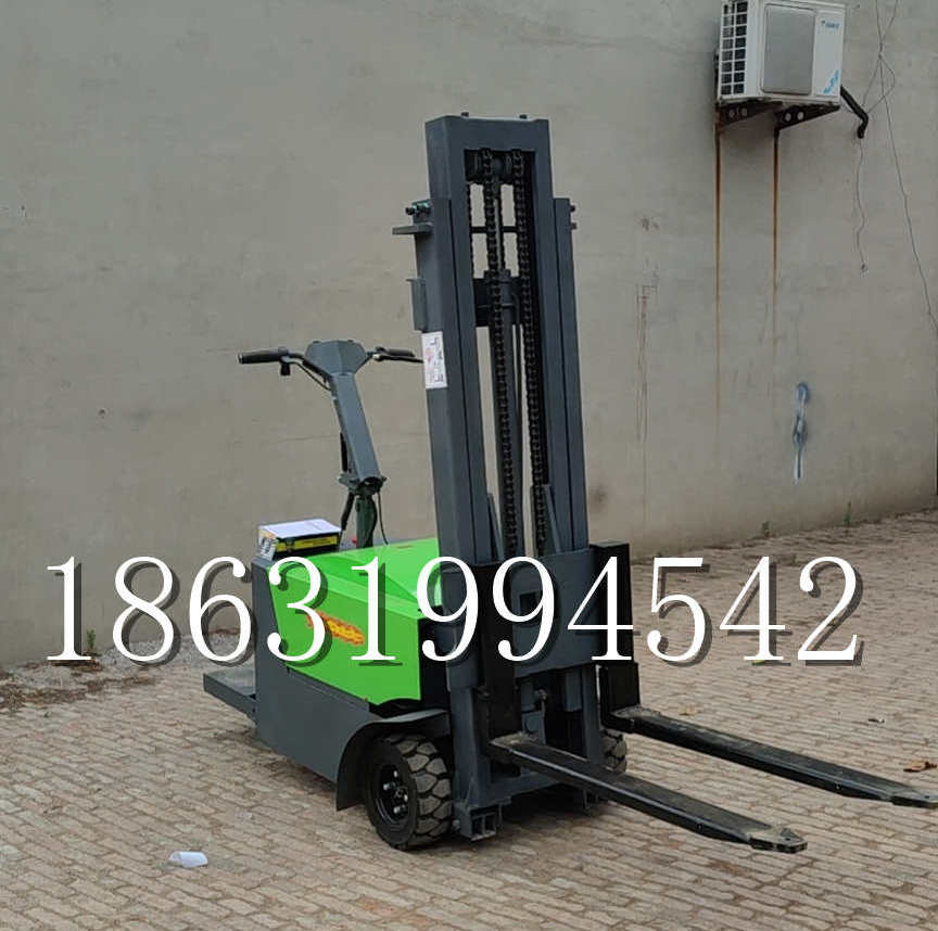 新民市优程全电动叉车插腿式堆高车液压装卸车1.5吨升高小型站驾式铲车