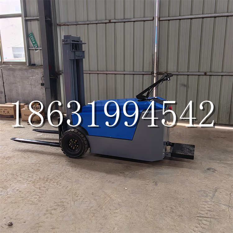 新民市全电动叉车插腿式堆高车液压装卸车1.5吨升高小型站驾式铲车